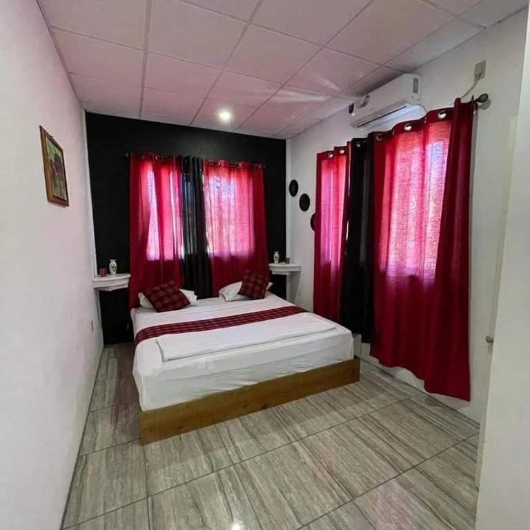 Saint Charles Inn, Belize Central America 蓬塔戈尔达 外观 照片